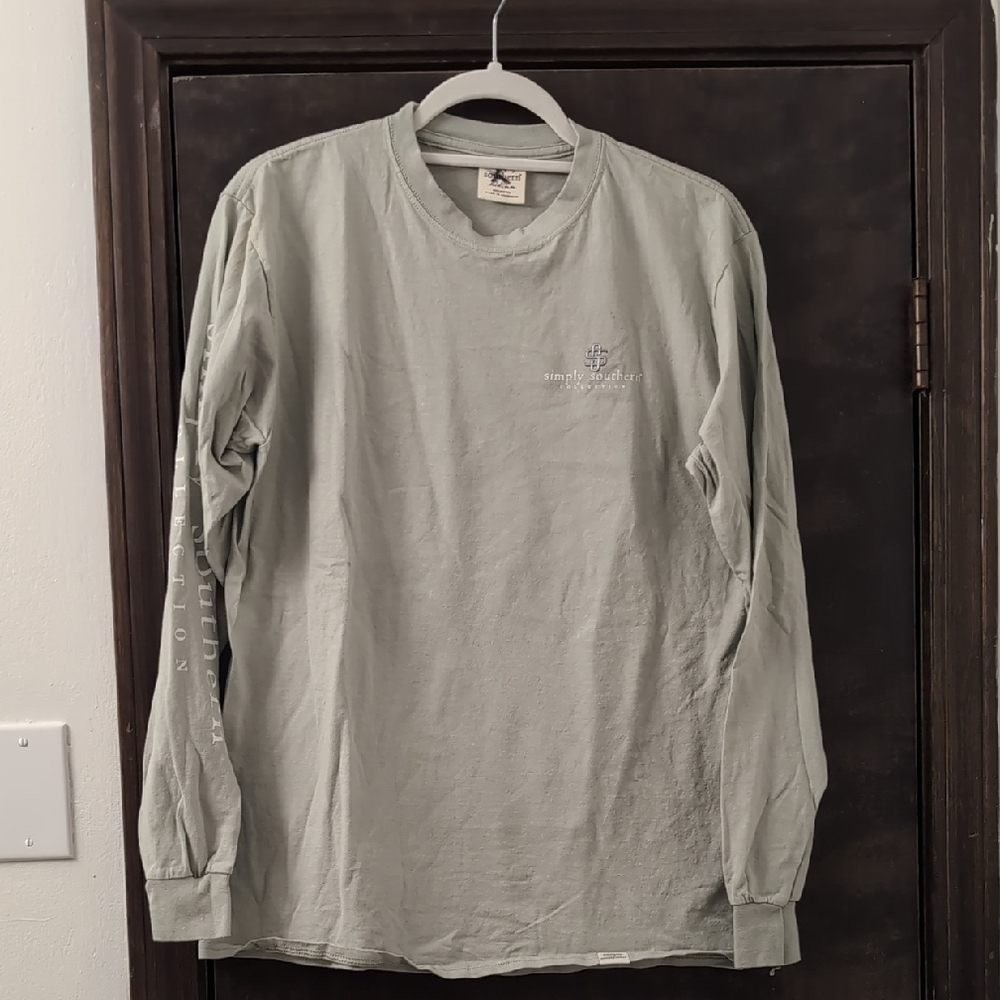 Simply Southern women's Long Sleeve Shirt in Light Gray